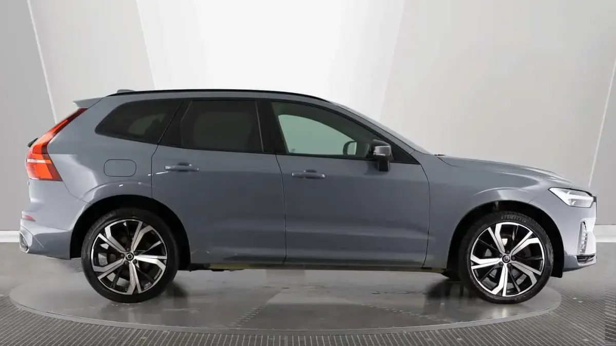 Used Volvo XC60 R-Design 194 HP (142 kW) 2022 SUV