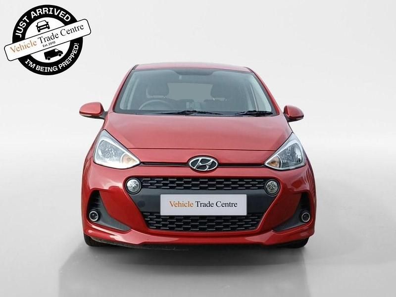 Used Hyundai i10 Premium 66 HP (48 kW) 2018 Red Hatchback