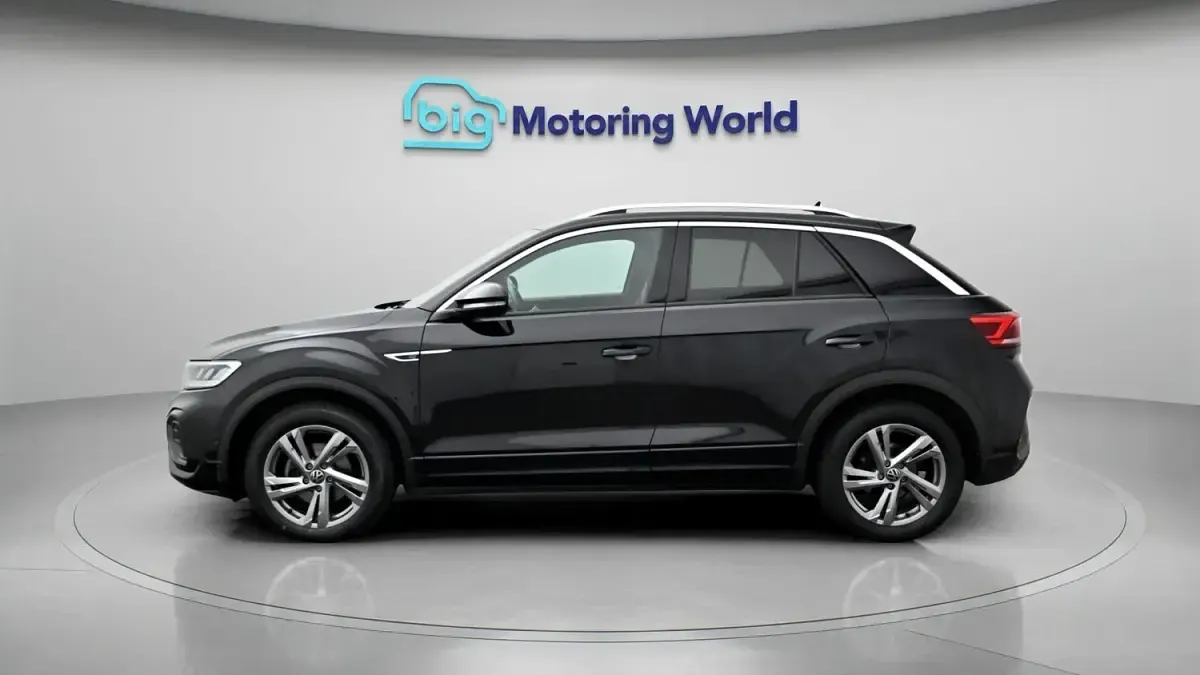 Used VW T-Roc R-line 148 HP (108 kW) 2023 Black SUV