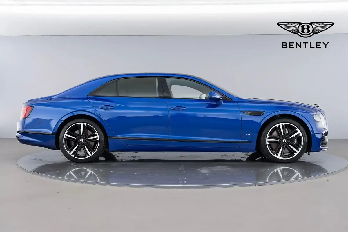 Used Bentley Flying Spur 550 HP (404 kW) 2020 Blue Sedan
