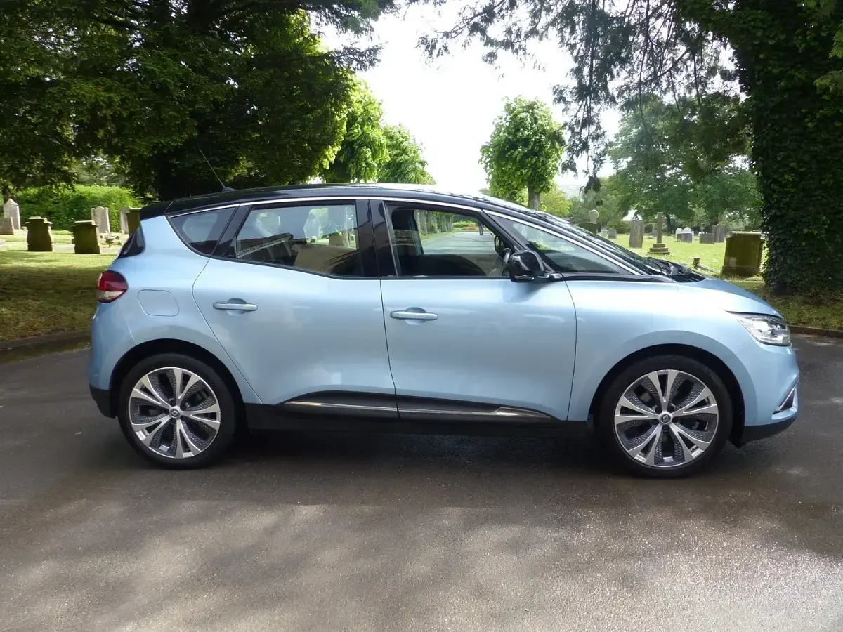 Used Renault Scenic E-Tech Dynamique 2017 Blue/black MPV