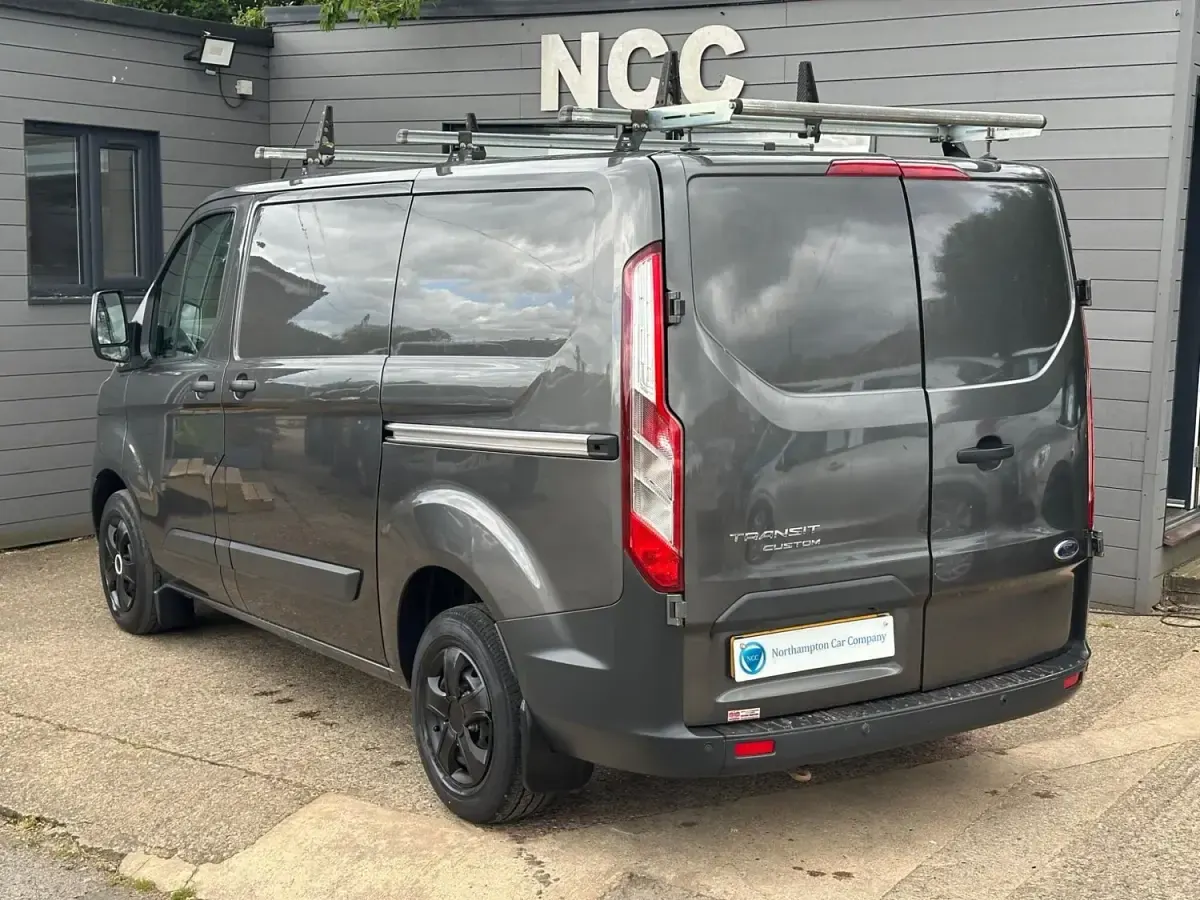 Usado Ford Transit Custom Trend 125 HP (91 kW) 2016 Cinzento Van
