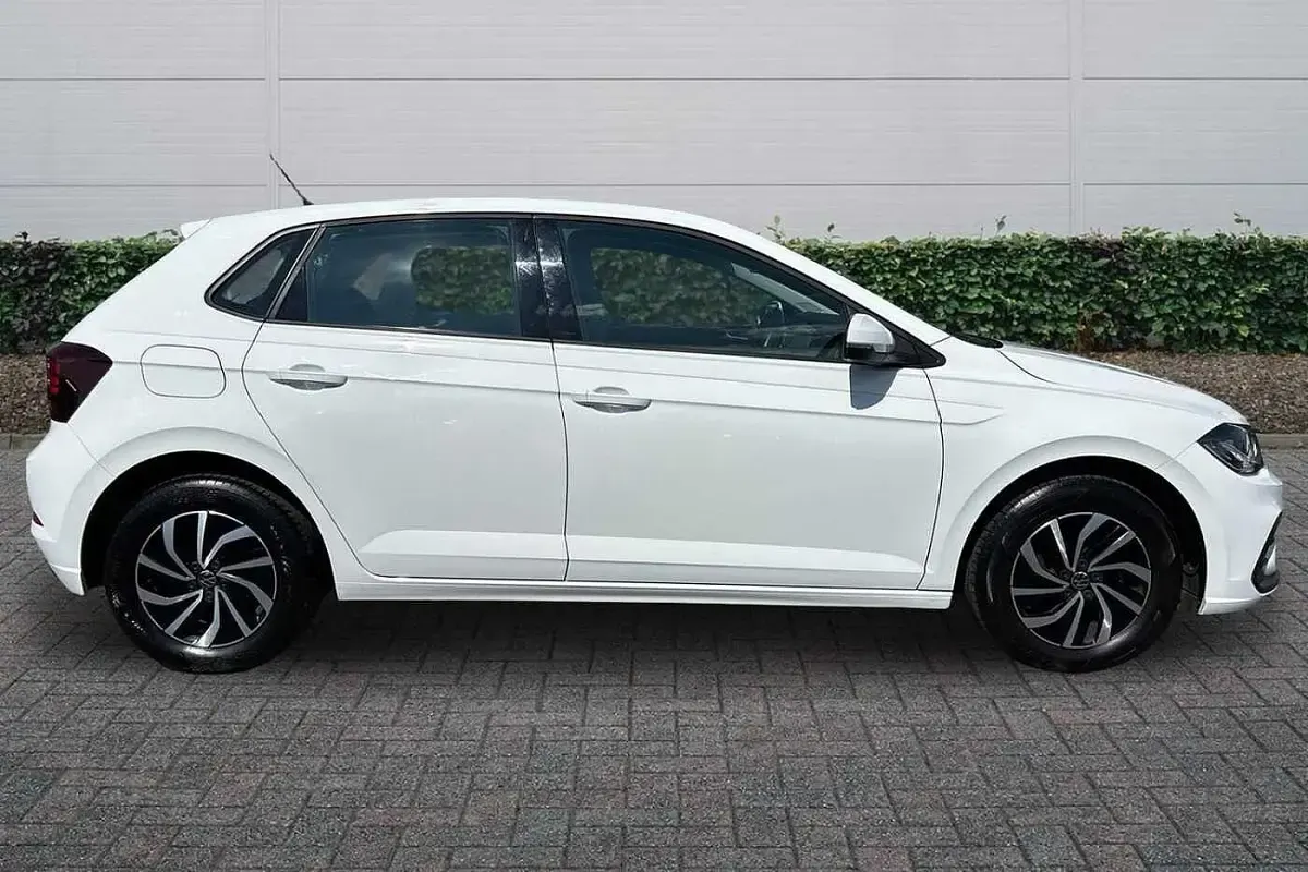 Used VW Polo Life 95 HP (69 kW) 2022 White Hatchback