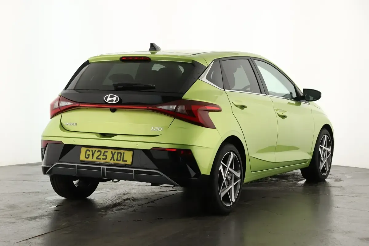 Used Hyundai i20 Ultimate 90 HP (66 kW) 2025 Green Hatchback
