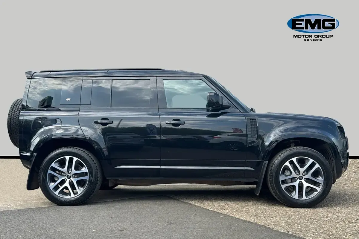 Used Land Rover Defender HSE Dynamic 300 HP (220 kW) 2021 Black SUV