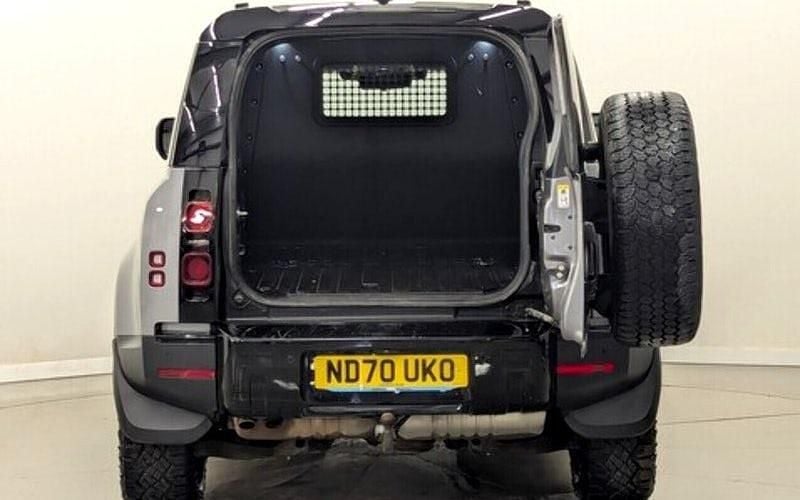 Używany Land Rover Defender SE 249 KM (183 kW) 2023 SUV