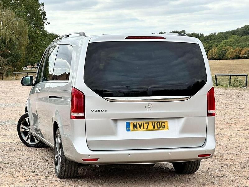 Begagnad Mercedes V250 2017 Silver Minibuss