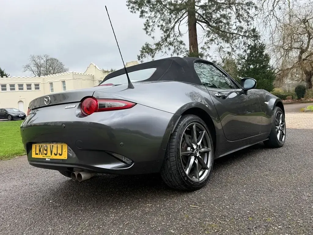 Usado Mazda MX5 Inclusive 184 CV (135 kW) 2019 Gris Descapotable