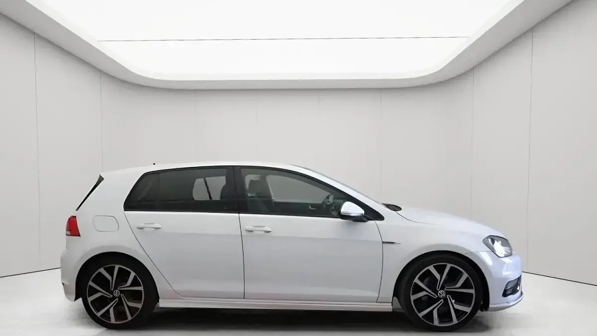 Used VW Golf VII R-line Edition 150 HP (110 kW) 2016 White Hatchback