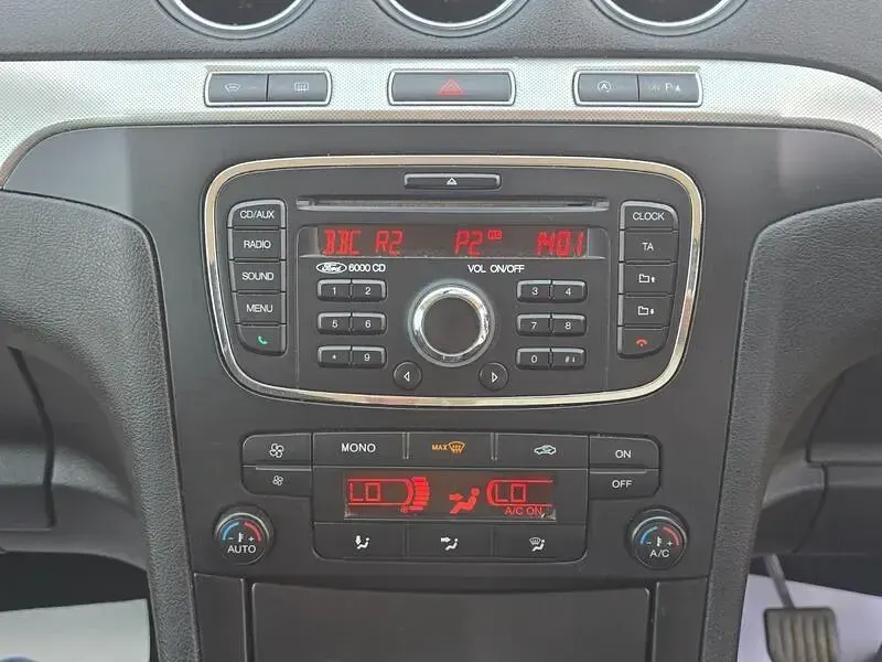 Used Ford S-MAX Zetec 2014 Silver MPV