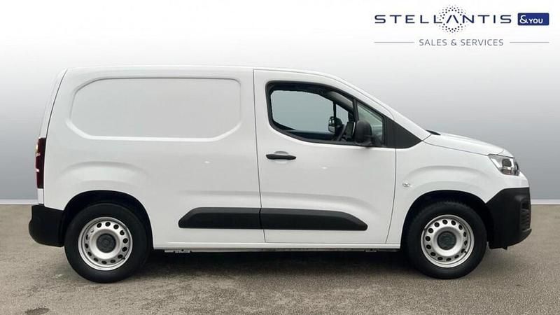 White Used 2022 Citroën e-Berlingo MPV | £7,438 (Super price) - Image 1/3