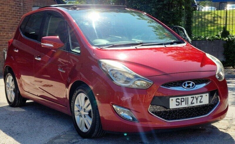 Red Used 2011 Hyundai ix20 Style MPV | £2,970 (Fair price) - Image 1/4