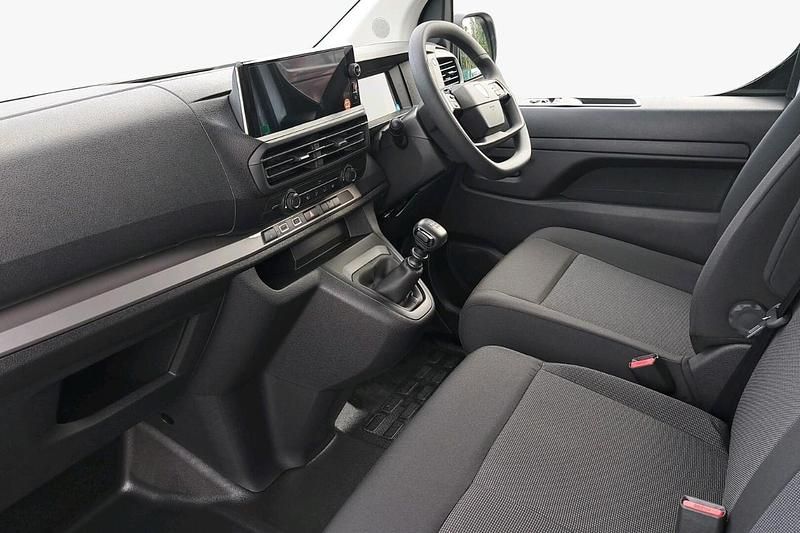 White New 2025 Peugeot Expert Van | £20,990 (Fair price) - Image 1/4