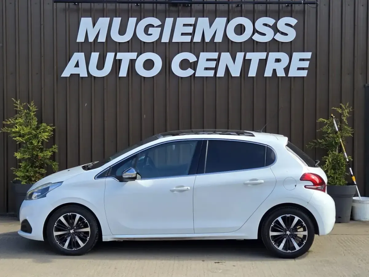 Usado Peugeot 208 Allure Premium 2017 Blanco Utilitario
