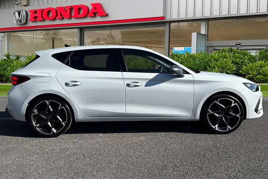 Used Cupra Leon 2025 White Hatchback