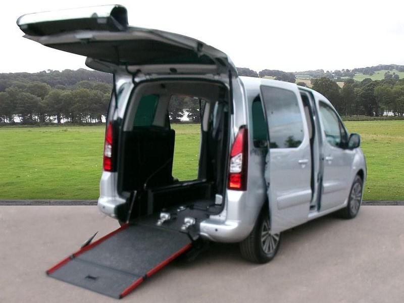 Used Peugeot Partner Allure 100 HP (73 kW) 2019 Silver MPV