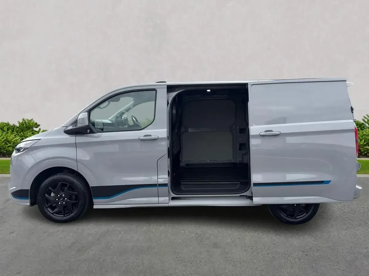 Usado Ford E-Transit Sport 160 kW (218 HP) 2025 Cinzento Van
