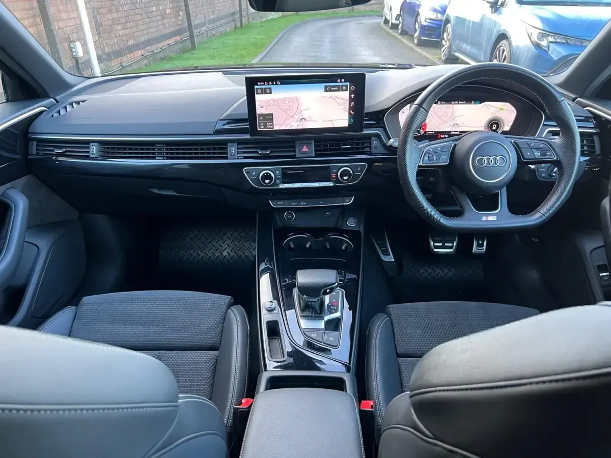 Begagnad Audi A4 Black Edition 150 HK (110 kW) 2021 Svart Kombi