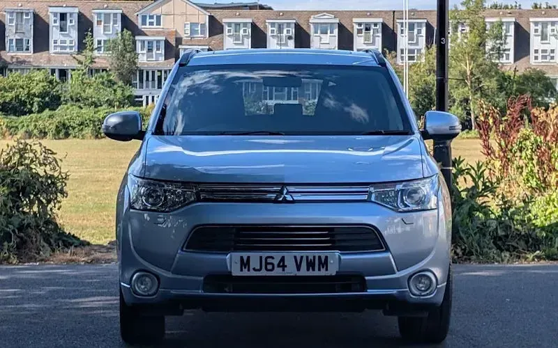 Used Mitsubishi Outlander P-HEV 121 HP (88 kW) 2015 Estate