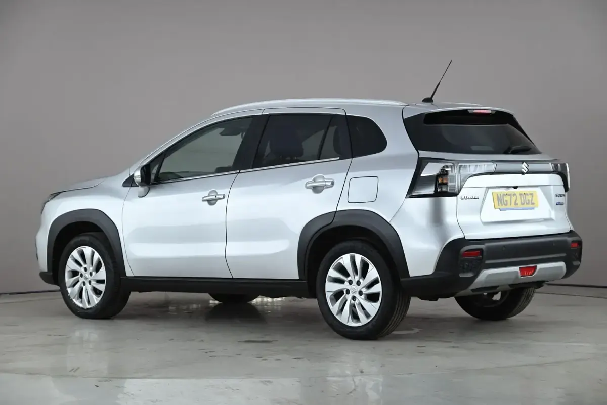 Begagnad Suzuki SX4 S-Cross 2023 Silver SUV