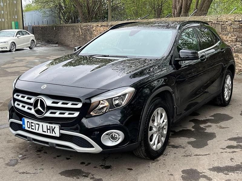 Käytetty Mercedes GLA200 SE 2017 Musta Katumaasturi