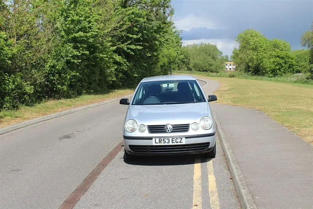Used VW Polo 55 HP (40 kW) 2003 Silver Hatchback