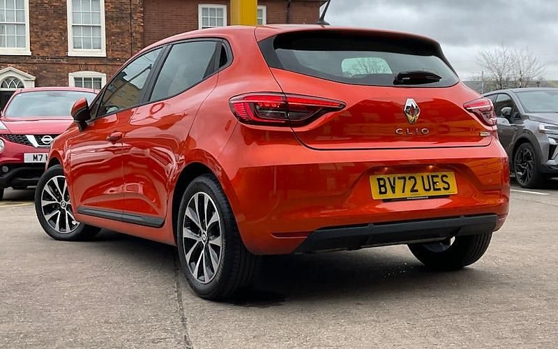 Używany Renault Clio V Iconic 140 KM (102 kW) 2022 Hatchback