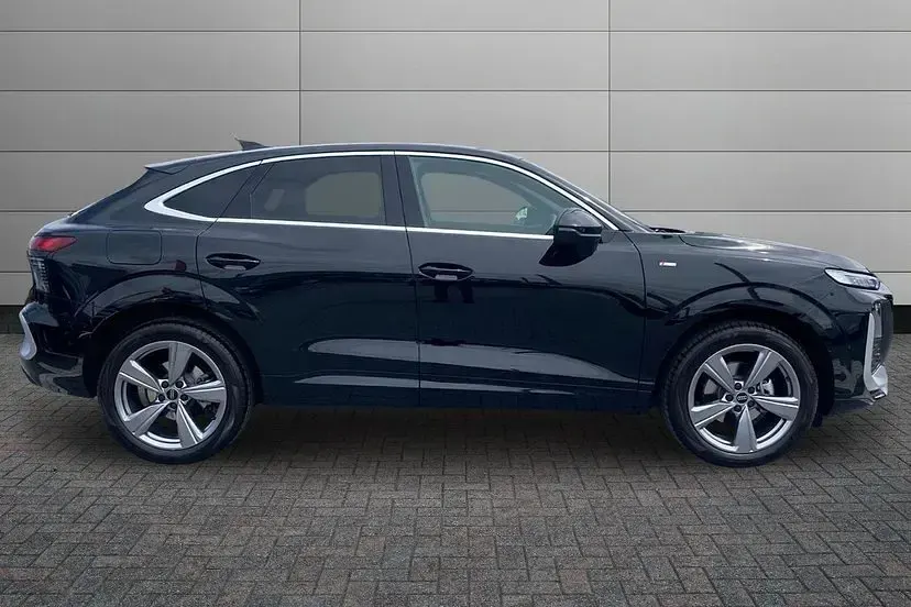 Used Audi Q3 Sportback S-Line 148 HP (108 kW) 2026 Mythos black SUV