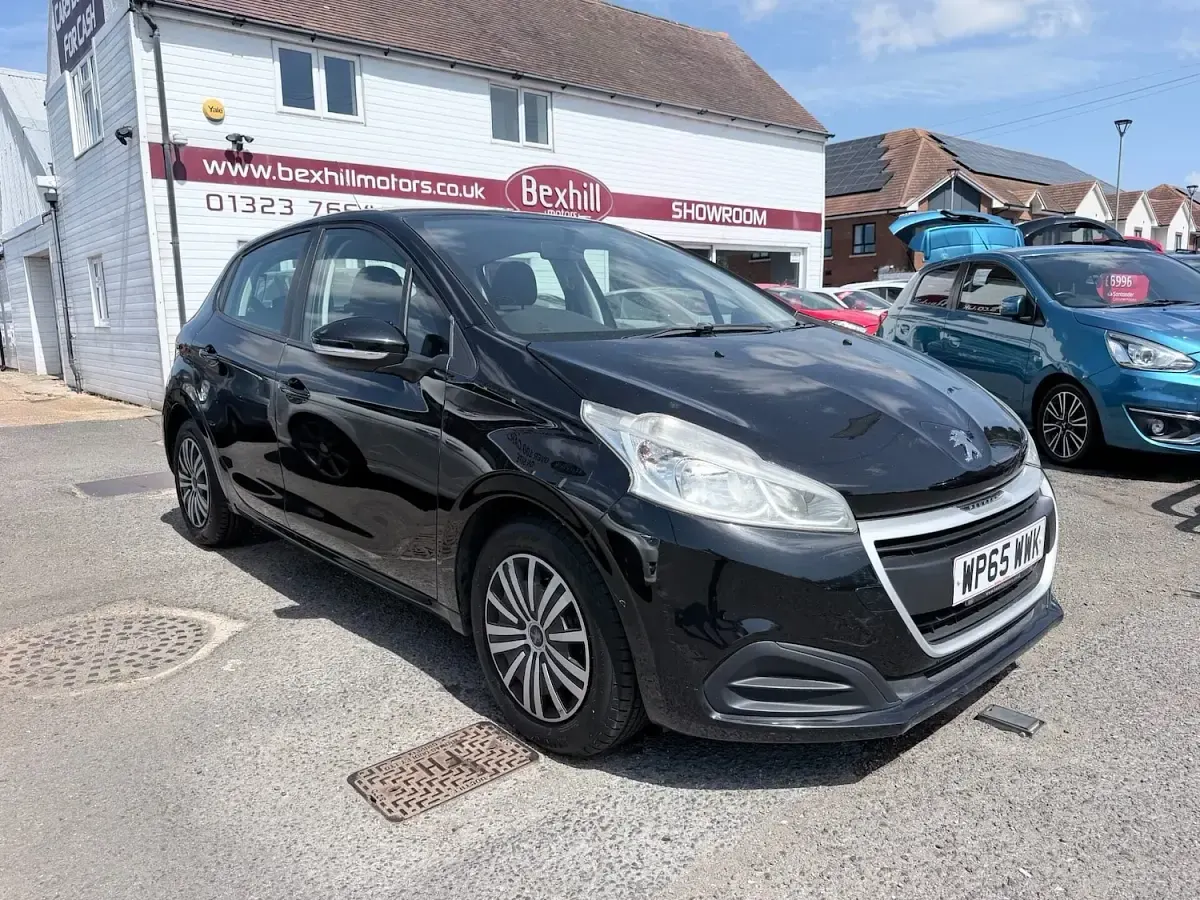 Used Peugeot 208 Access 68 HP (50 kW) 2016 Black Hatchback
