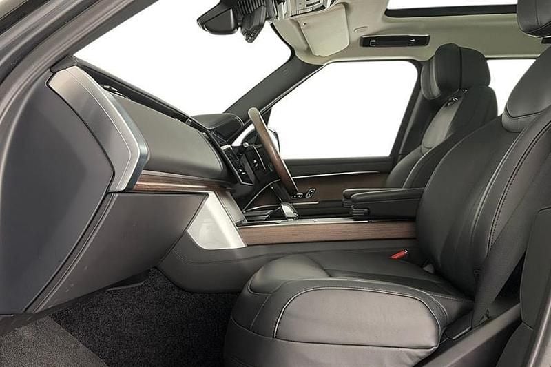 Used Land Rover Range Rover Autobiography 350 HP (257 kW) 2024 Carpathian grey SUV