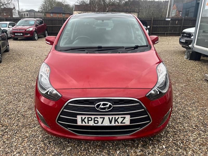 Used Hyundai ix20 Premium 90 HP (66 kW) 2017 Red Hatchback