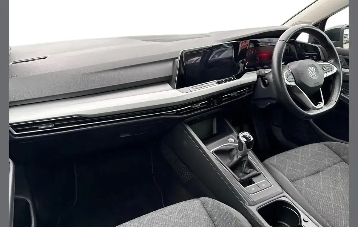 Usado VW Golf VIII Life 130 HP (95 kW) 2021 Preto Citadino