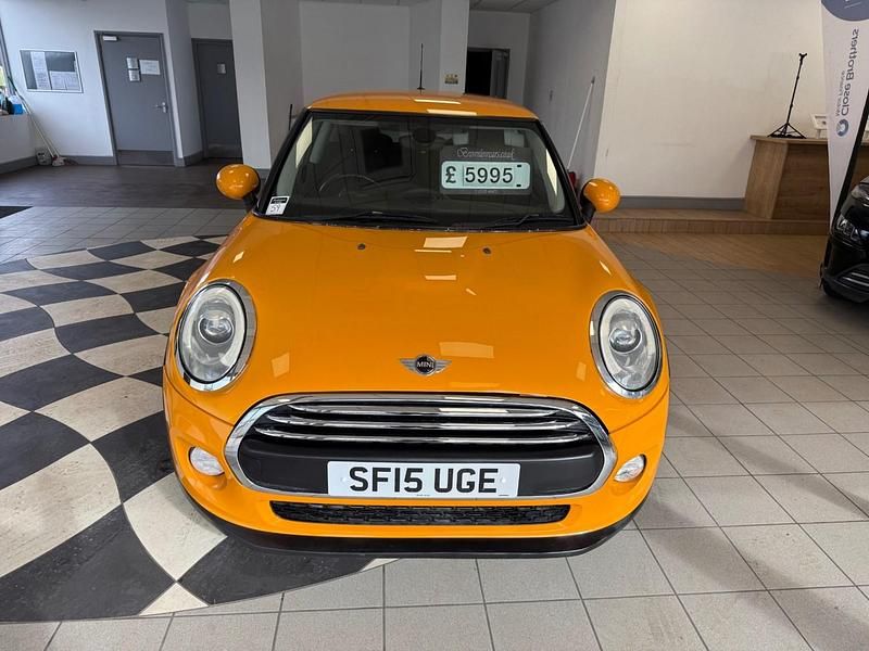 Begagnad Mini ONE Hatch 102 HK (75 kW) 2015 Orange Halvkombi