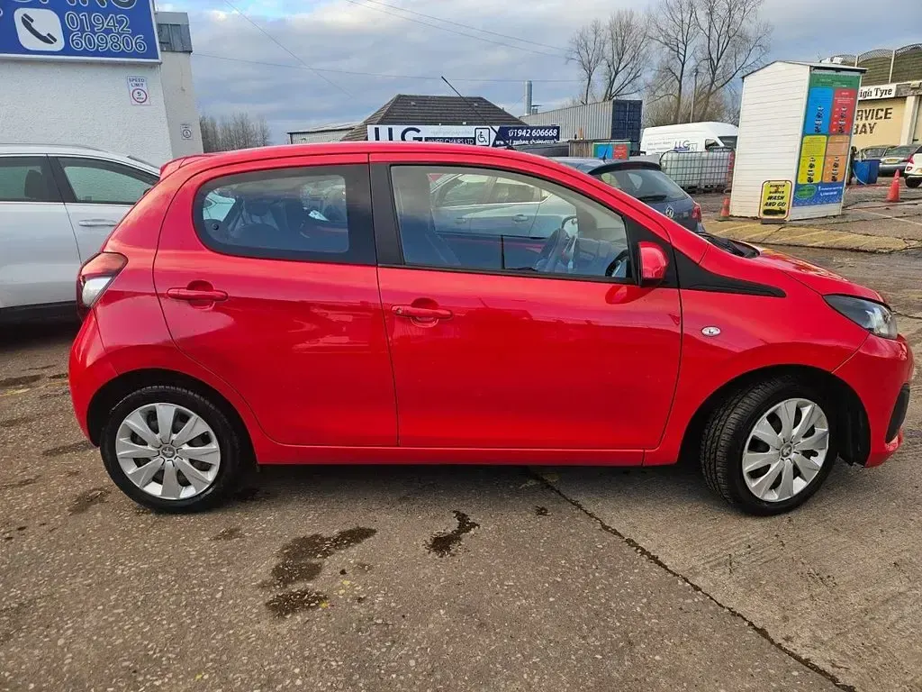 Used Peugeot 108 Active 68 HP (50 kW) 2018 Red Hatchback