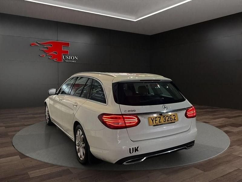 Used Mercedes C200 184 HP (135 kW) 2015 White Estate