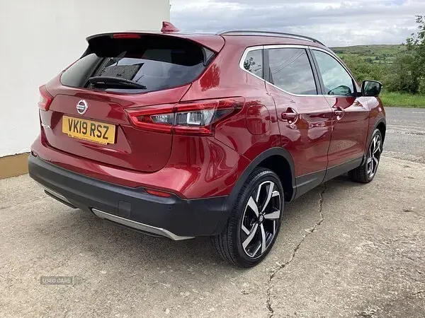 Used Nissan Qashqai Tekna 115 HP (84 kW) 2019 Red SUV