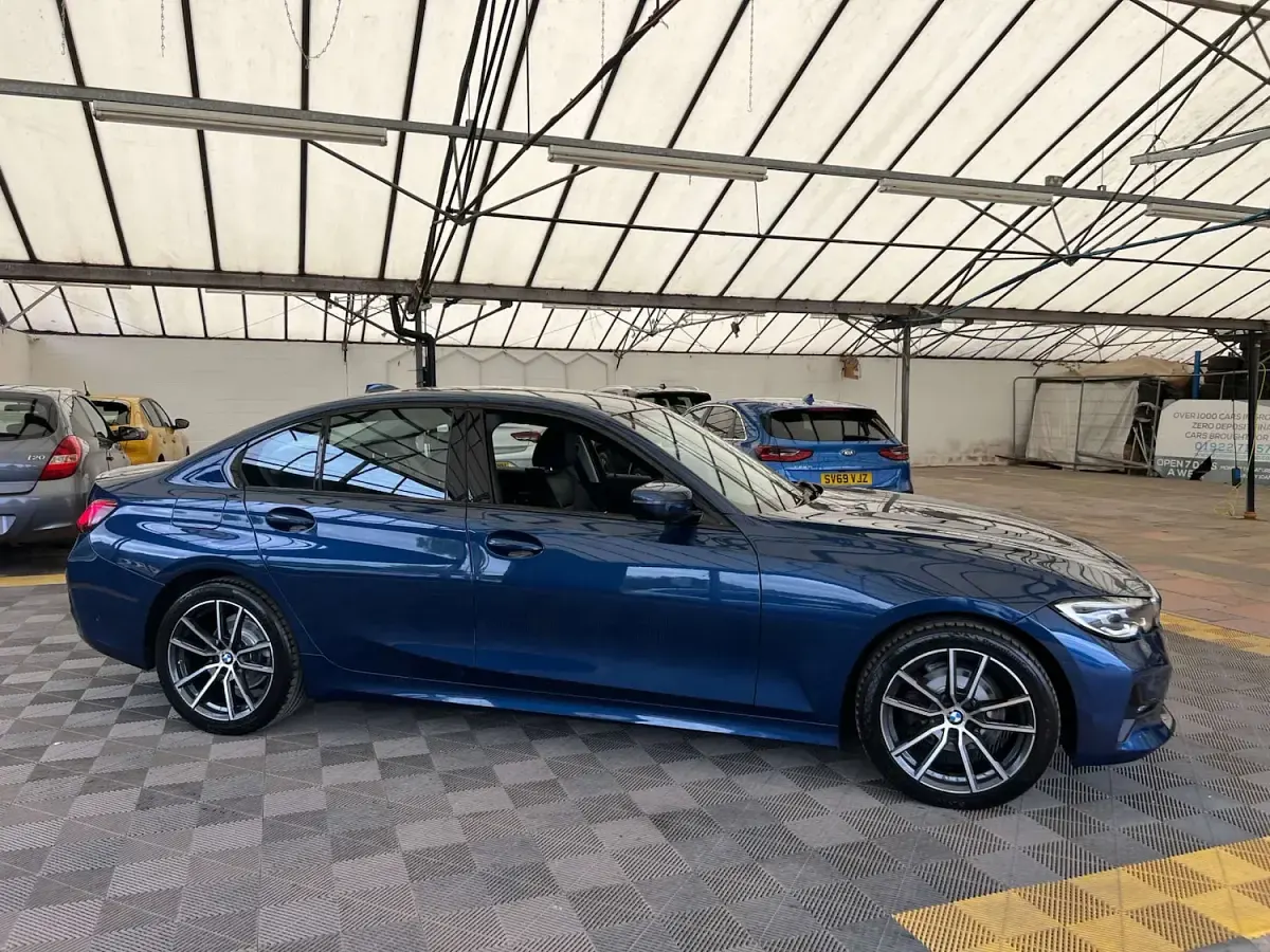 Used BMW 318 Sport Line 147 HP (108 kW) 2021 Phytonic blue Sedan
