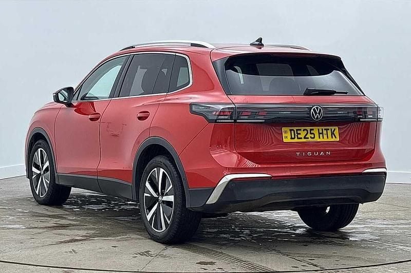 Used VW Tiguan Elegance 150 HP (110 kW) 2025 Red SUV