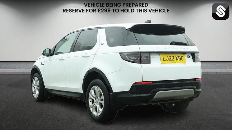 Used Land Rover Discovery 5 S 200 HP (147 kW) 2021 Fuji white SUV