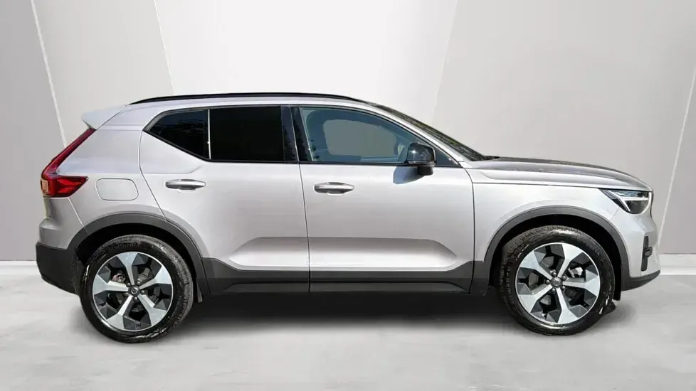 Used Volvo XC40 Plus 161 HP (118 kW) 2025 Silver SUV