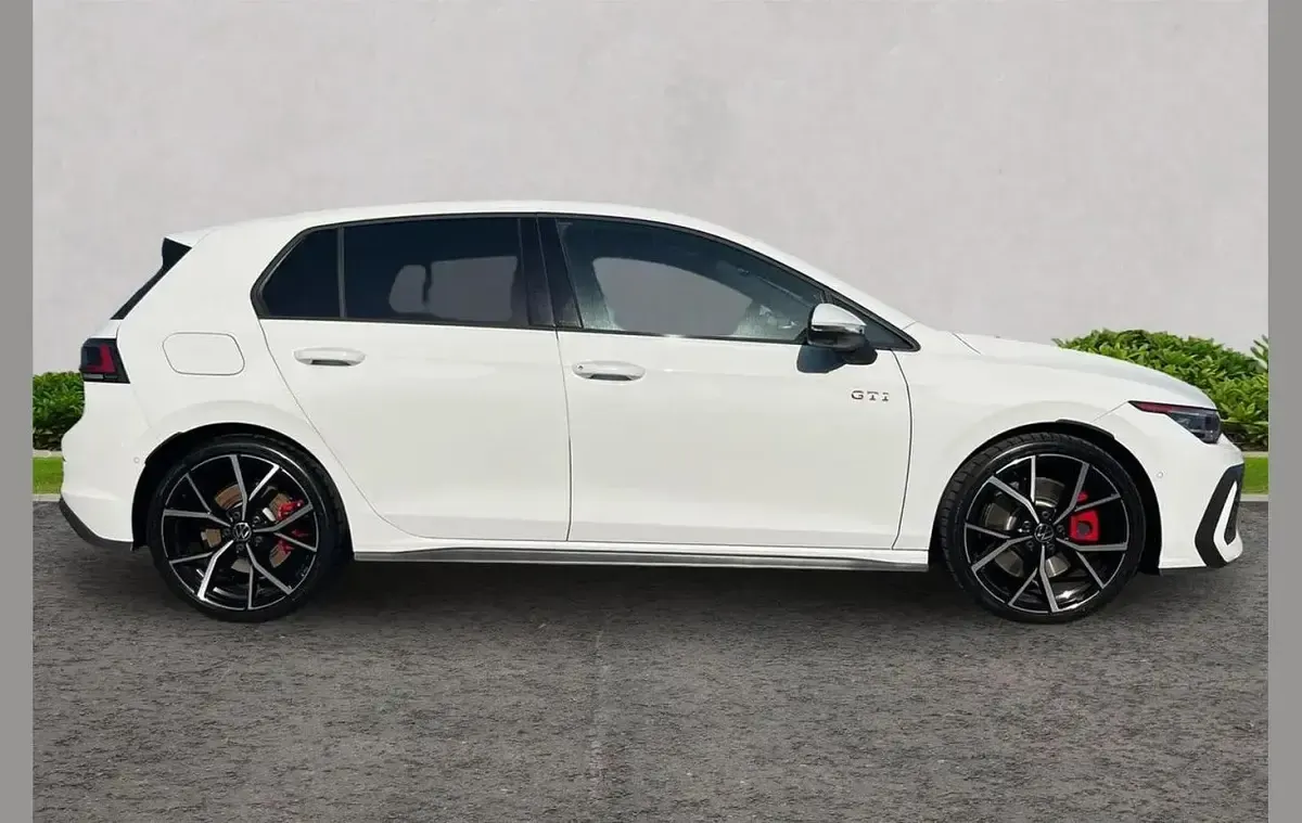 Used VW Golf VIII GTI 265 HP (194 kW) 2025 White Hatchback