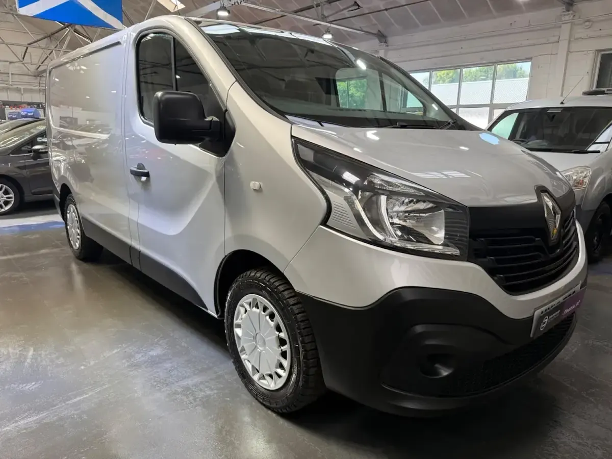 Used Renault Trafic Business 2018 Silver MPV