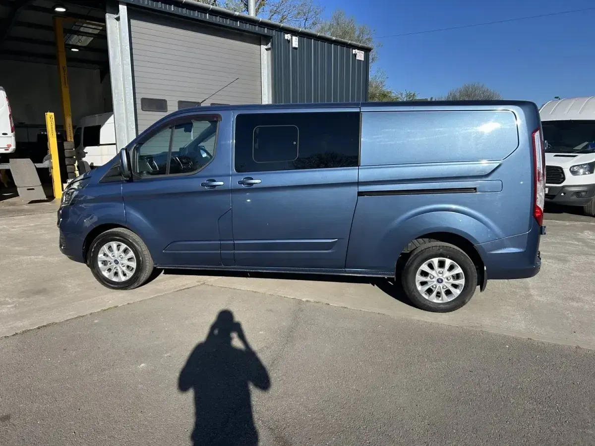 Usado Ford Transit Custom Limited 170 CV (125 kW) 2020 Azul Van