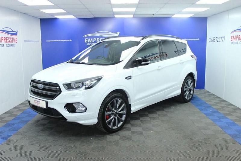 Usado Ford Kuga ST-Line 180 HP (132 kW) 2019 Branco SUV