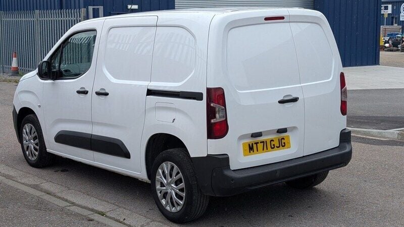 Used Citroën Berlingo 100 HP (73 kW) 2021 White MPV