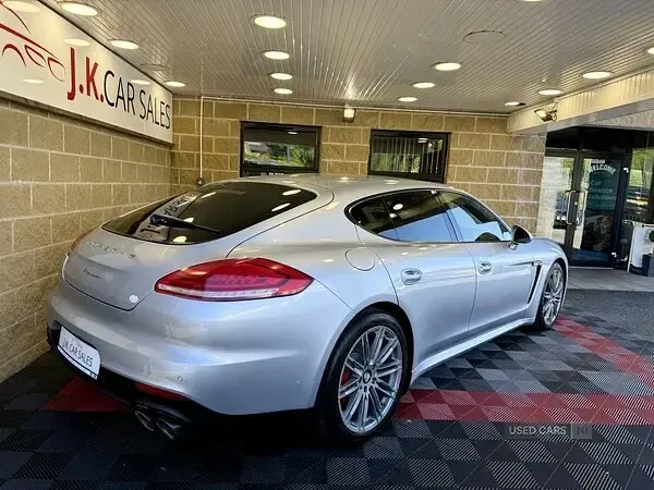 Used Porsche Panamera 300 HP (220 kW) 2015 Silver Hatchback