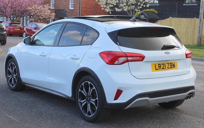 Begagnad Ford Focus Active X 120 HK (88 kW) 2020 Vit Halvkombi