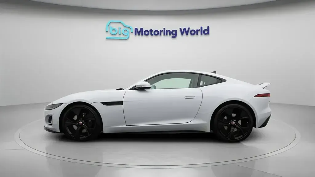 Używany Jaguar F-Type R-Dynamic 300 KM (220 kW) 2021 Biały Coupe