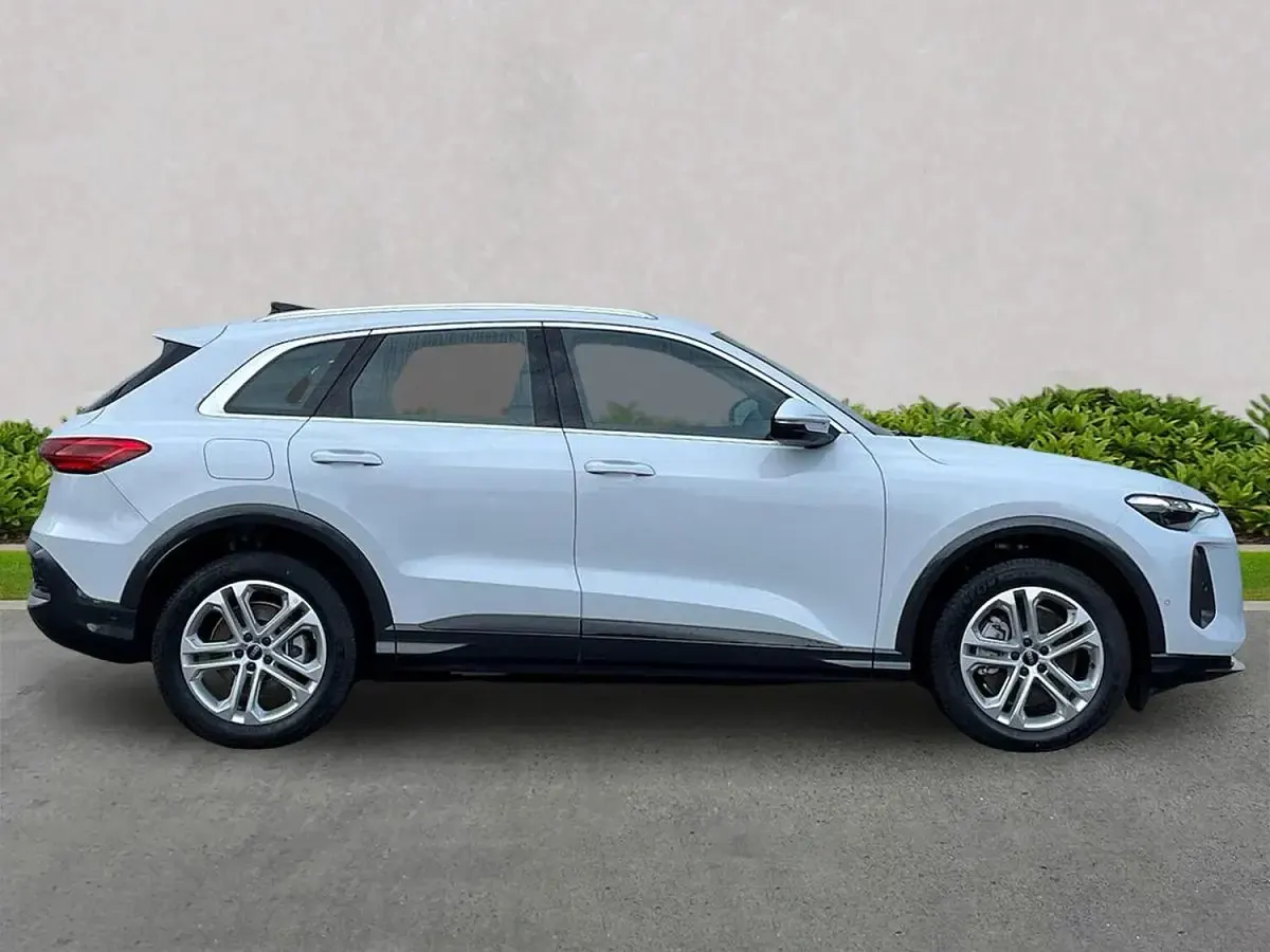 New Audi Q5 Sport 204 HP (150 kW) 2025 White SUV