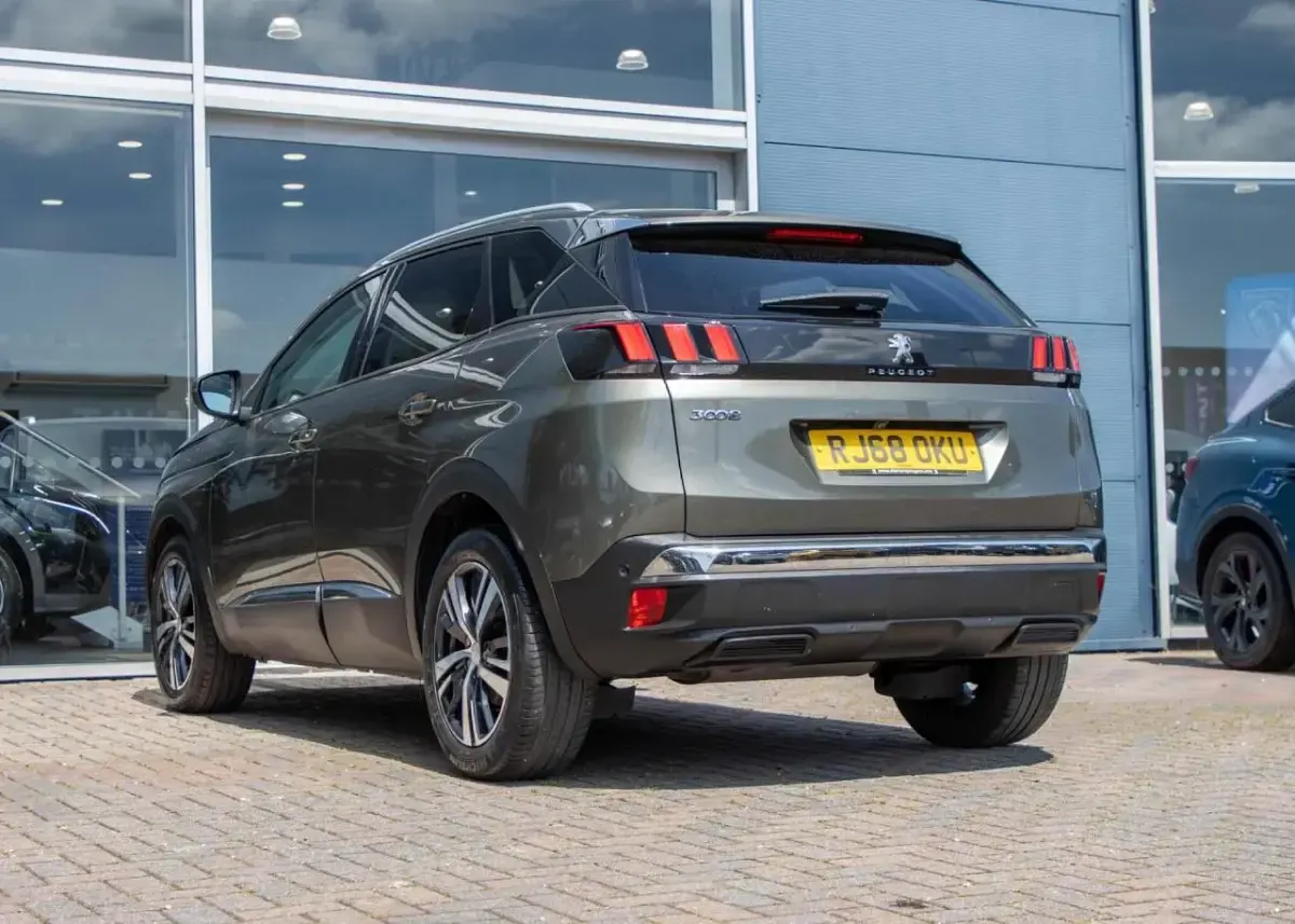 Gebraucht Peugeot 3008 Allure 129 PS (94 kW) 2018 Grau SUV
